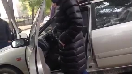 Възмущение на гражданин за паркирана на тротоара кола