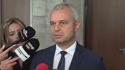 „Възраждане“ и „Демократична България“ поискаха оставката на Десислава Атанасова
