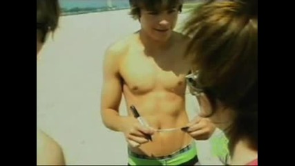 Zac Efron - Sexyback :p
