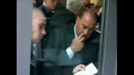 Силвио Берлускони Си Рови В Носа И Вижте Какво Прави 