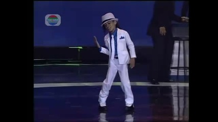 Дете танцува като Майкъл Джексън