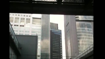 Сградите в Токио падат ! 