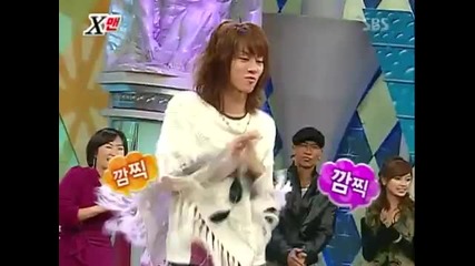 Kim Heechul has the moves.))