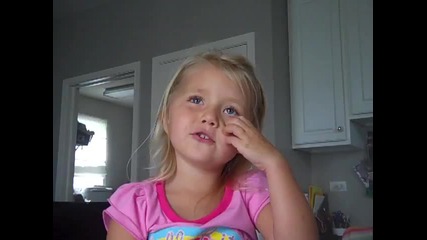 4 годишно момиченце пее песента на Майли Butterfly Fly Away