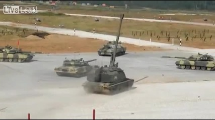 Танцът на машините ... Руски танкове танцуват валс !!!