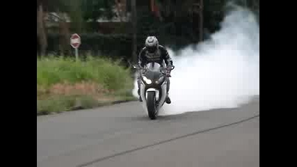 Малко burnout със 1000 rr ..