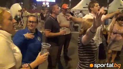 Фенове на Англия и Франция пеят заедно в Киев