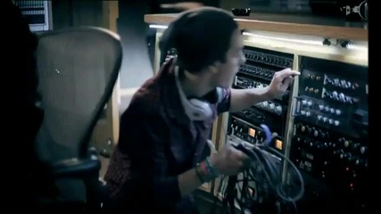 ~480p~ David Guetta & Chris Willis ft Fergie & Lmfao - Gettin Over You 