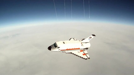 Изстреляха совалка Lego в космоса