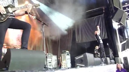 Thousand Foot Krutch - Fire It Up ( Live )