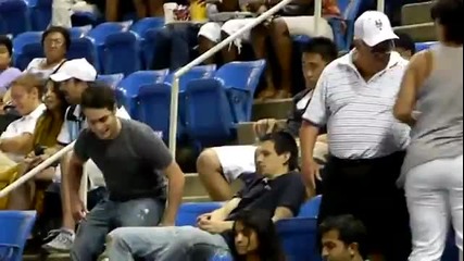 Голям Смях! Фенове се бият по време на Us Open