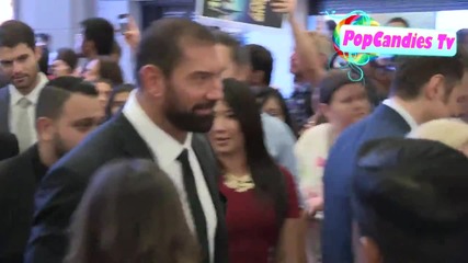 Звездата Дейв Батиста пристига на премиерата на филма си Пазители на Галактиката (2014)