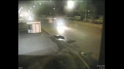 Кола отнася четирима души 