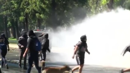 Сблъсъци между протестиращи и полиция в Чили