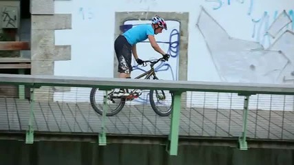 Danny Macaskill с новите си трикове в Алпите 