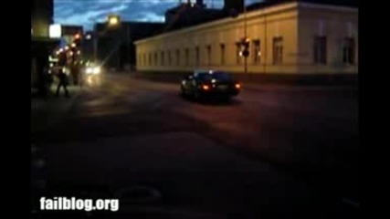 мъж прави дрифт след което го спират полицаите