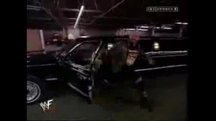 Wwe Остин унищожава Риигъл