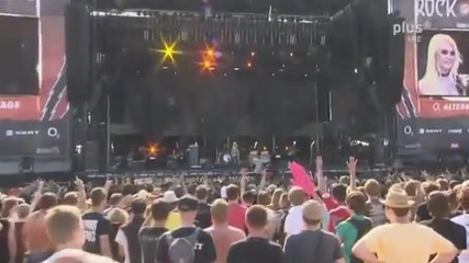 The Pretty Reckless ( Live )