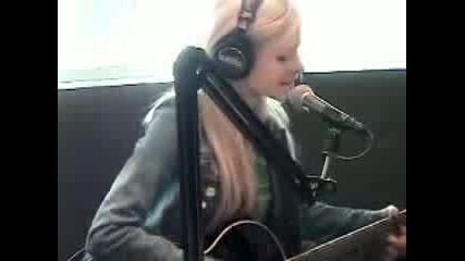 Avril Lavigne-Nobodys Home Live (Acoustic Version)