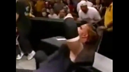 Гробаря срещу Трите Хикса - Wwe Smackdown 12.07.2000