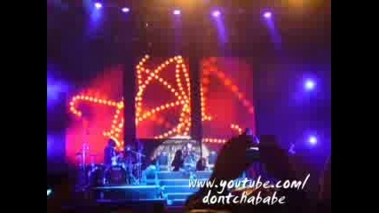 Rihanna - Umbrella (live In Sofia - 