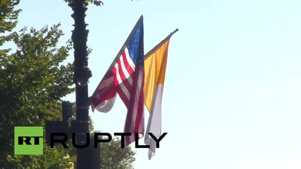 USA: Papal parade delights thousands-strong DC crowd