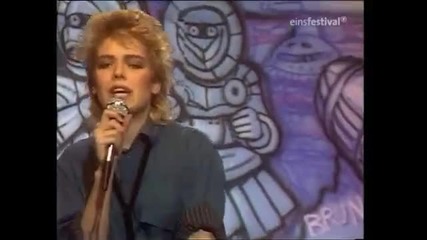 Kim Wilde Dancing In The Dark Wwf Club