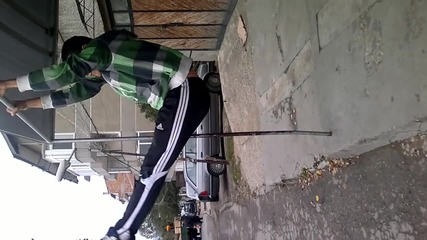 Опит за straddle front lever