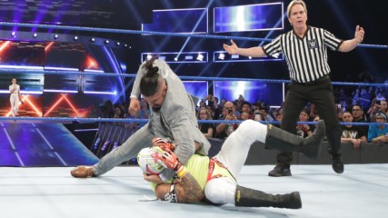 Andrade sneak attacks Rey Mysterio: SmackDown LIVE, Jan. 29, 2019