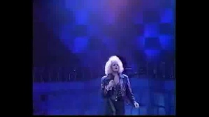 Bonnie Tyler - Sitting On The Edge Of The