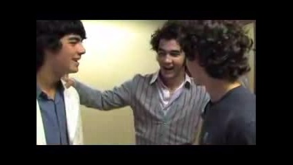 Jonas Brothers: How To Work A Soda Machine