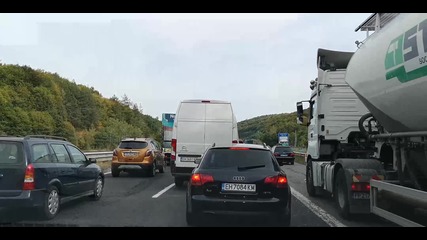 Шофиране в аварийната лента