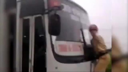 Луд Виетнамски Пътен Полицай !!