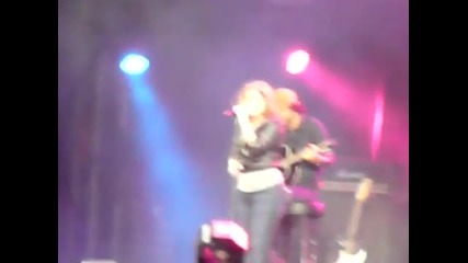 Kelly Clarkson Because Of You Live Acoustic Version Emirates Stadium, Capital Summertime Ball 