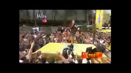 Miley Cyrus - 7 Things [live] [gma]
