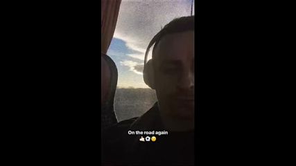 Димитър Бербатов се забавлява в автобуса на път за Турция