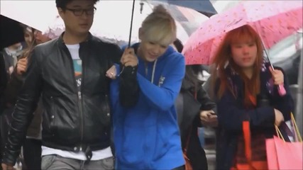Nu'est Ren holding onto Manager Hyung's arm tightly (cute!)