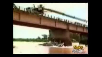 Падане На Кран От Мост - Ужасен Инцидент