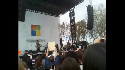 ››selena Gomez - Falling Dawn Live - Концерт за Microsoft Store ..! 