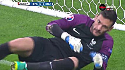 Вратарят на "петлите" блесна със спасяване срещу Исландия