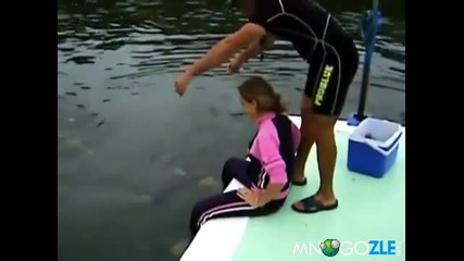 По какъв начин тренират делфините !