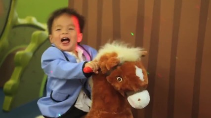 Пародия на Psy Gangnam Style от майки и бебета