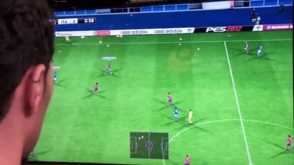 Gamescom 2011: Pro Evolution Soccer 2012 - Floor Demo Gameplay