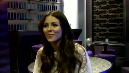 Victoria Justice talks Miley Cyrus, Jonas Brothers, Demi lovato, Selena gomez and Justin Bieber 