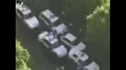 Полицаи се опитват да хванат багабонтин.