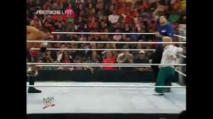 Hornswoggle бие Miz