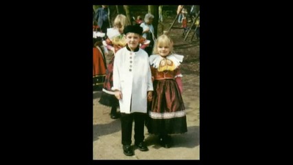 Германските деца в носии