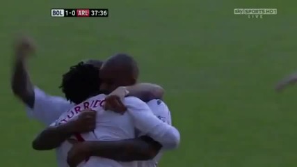 Арсен Венгер с интересна физиономия като на мистър Бийн :d [arsenal - Bolton]