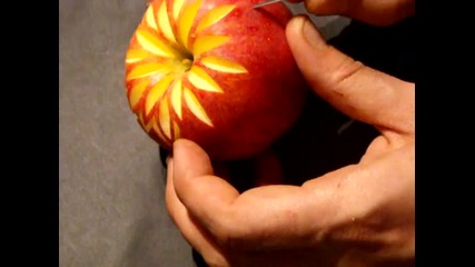 Страхотно! Карвинг с ябълка! 