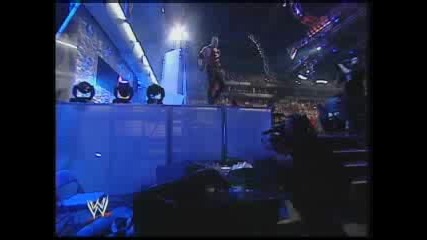 Kane Chokeslams Bischoff